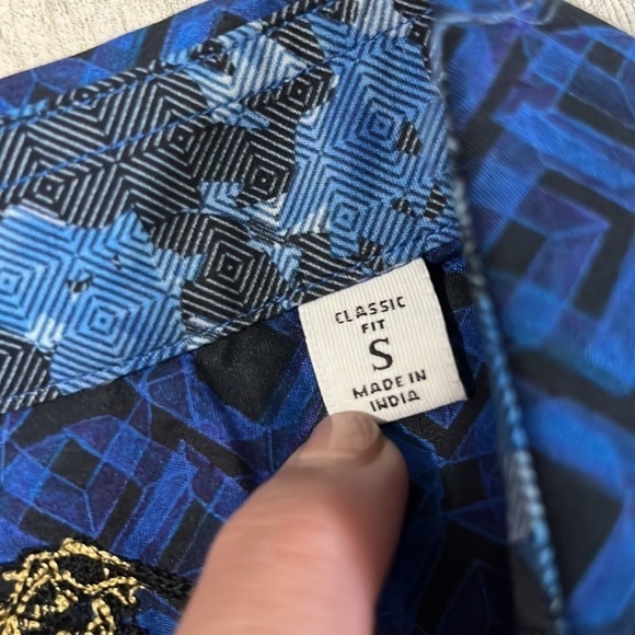 Robert Graham Classic Fit Button Down Size Small - Picture 6 of 11